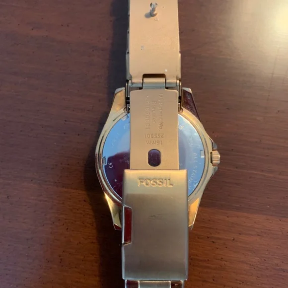 Fossil Signature Riley Watch - Picture 5 of 9